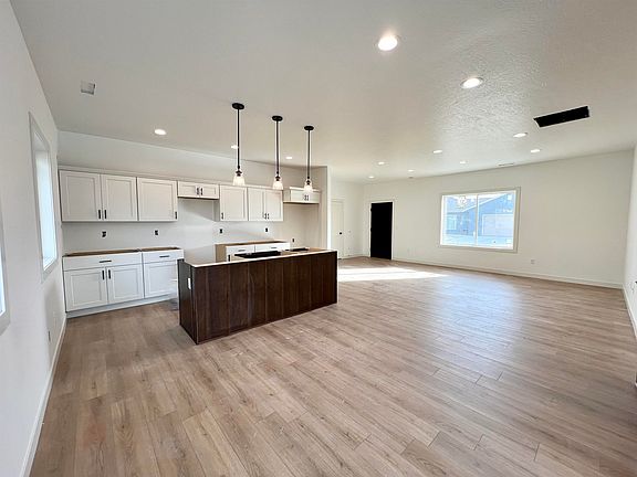 4th image of 1850 23rd St Unit 52