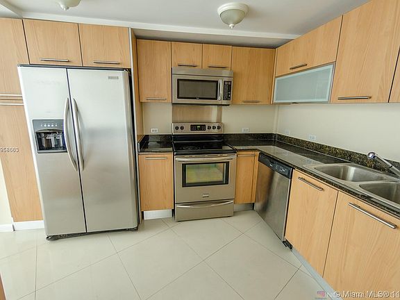 5th image of 3030 NE 188th St APT 702