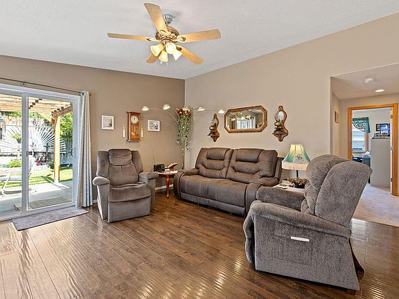 2nd image of 753 NE Robin Pl