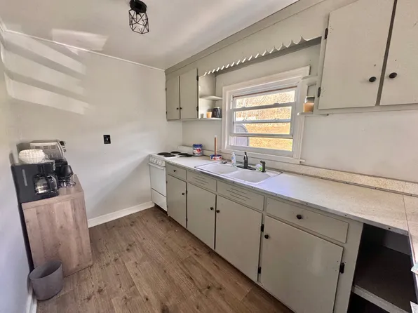 2073A Castleton Rd, Max Meadows, VA 24360