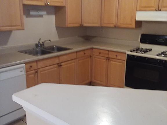 4th image of 1 Hawthorne Ln APT 202