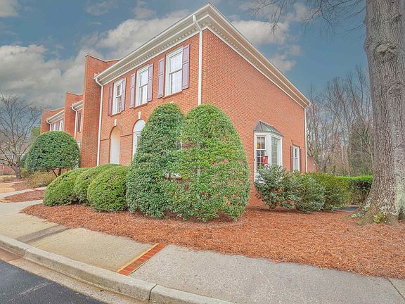 2nd image of 246 Glenbrooke Way