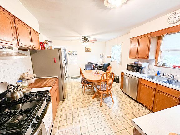2nd image of 1309 E 1st St