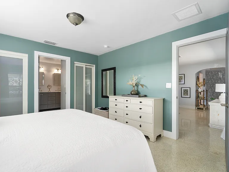 330 N Tessier Dr — Photo 40