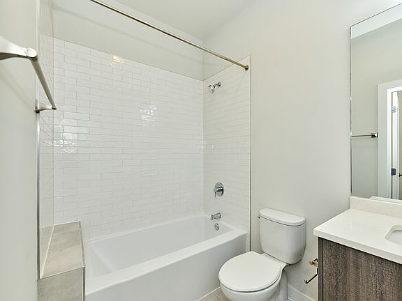 3rd image of 5139 N Broadway St APT 304
