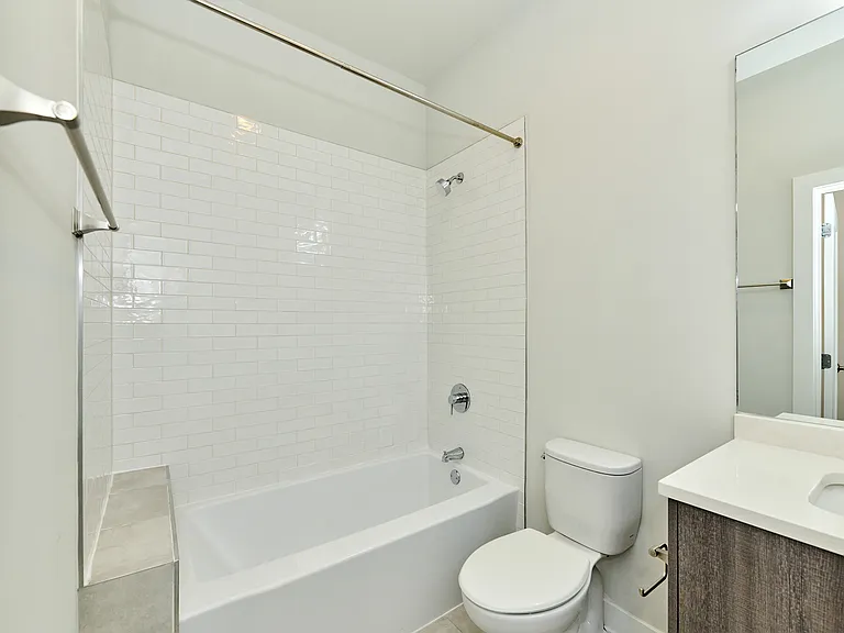 5139 N Broadway #304 — Photo 3