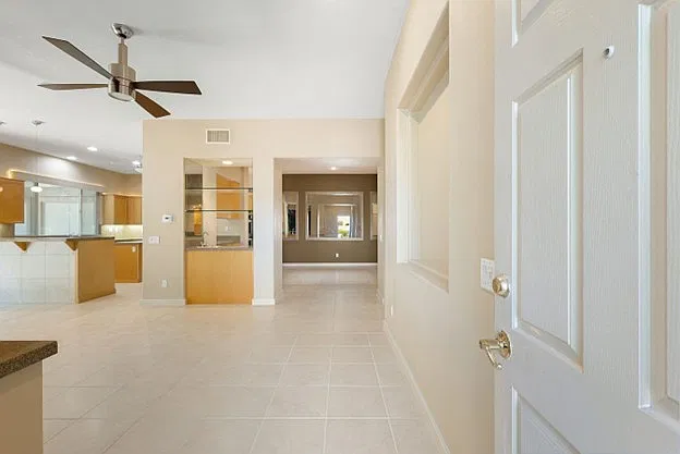 3 bed, 2347 sqft, $6,500 — Photo 2