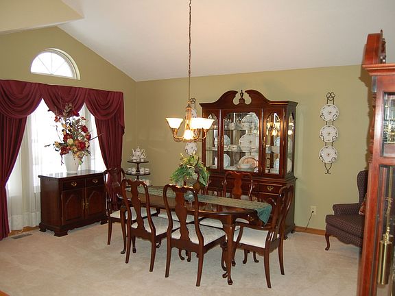 3rd image of 6113 Broadwell Ct