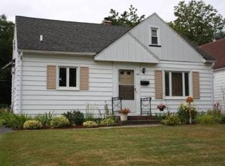 245 Oaklawn Dr, Rochester, NY 14617