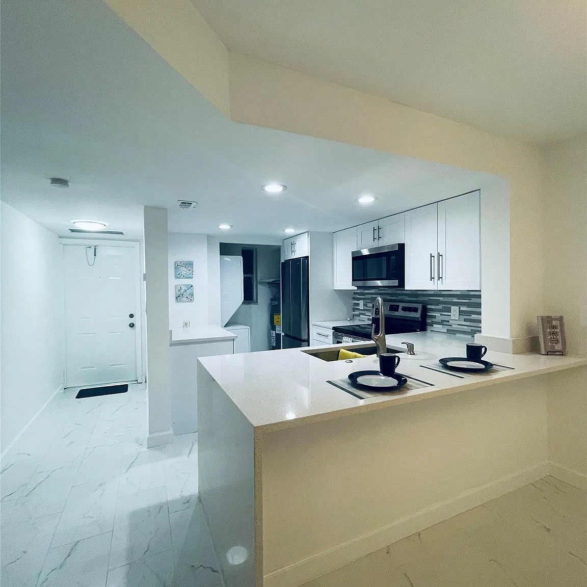 2 bed, 2.0 bath, 949 sqft, $2,200 — Photo 1