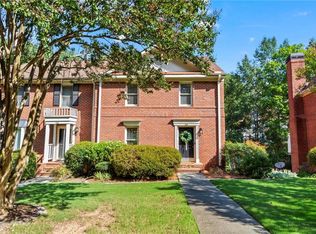 28 Huntington Place Dr, Sandy Springs, GA 30350