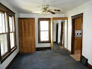 3rd image of 826 Hinman St
