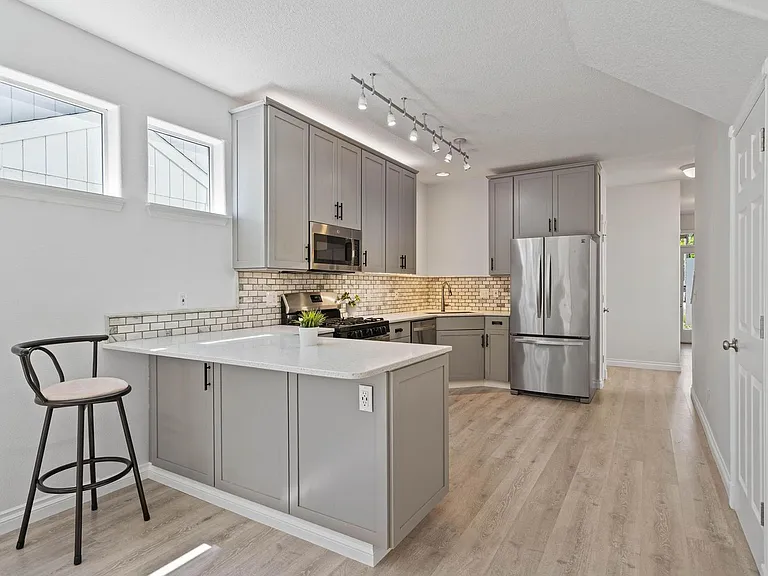 8526 N Haven Ave — Photo 11