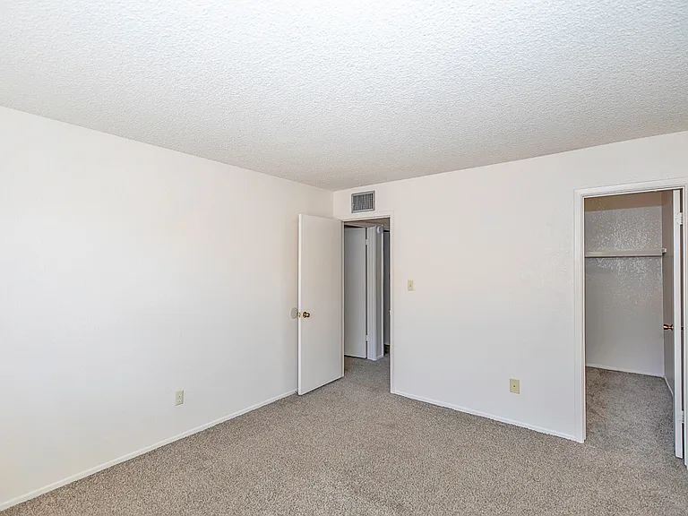 1236 W 20th Pl — Photo 9