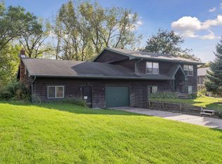 750 Viking Dr E, Maplewood, MN 55117