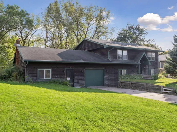 750 Viking Dr E, Maplewood, MN 55117