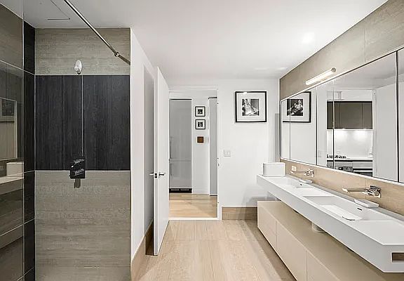 5th image of 540 W 49th St #403S