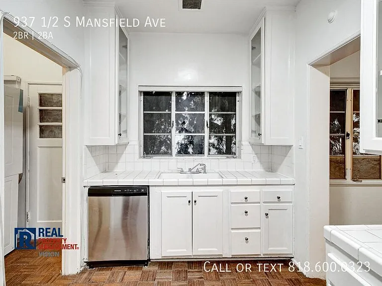 937 1/2 S Mansfield Ave — Photo 16
