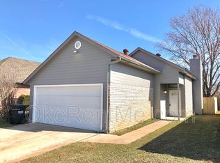2304 Cedar Brook Dr, Moore, OK 73160