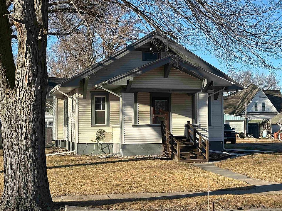 1st image of 216 W Elm St