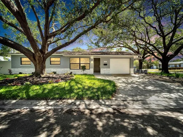 6501 Livingston Ave N, Saint Petersburg, FL 33702