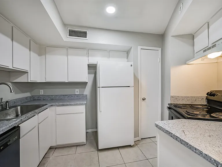 10811 Richmond Ave #65 — Photo 14
