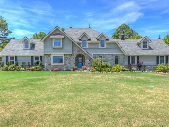 1804 Forest Rd, Okmulgee, OK 74447