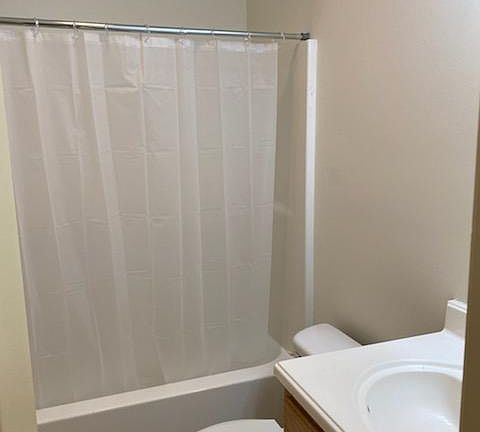 5th image of 5009 Hawthorn Dr