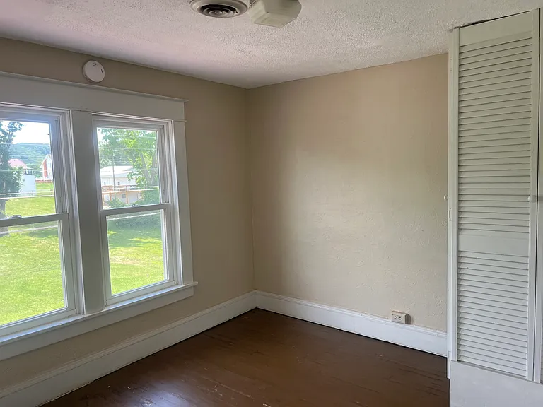 2401 Bradley St — Photo 11