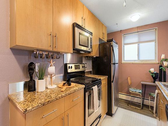 5th image of 1336 N Logan St APT 103