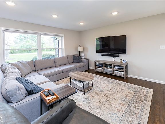 3rd image of 6528 Grandview Dr