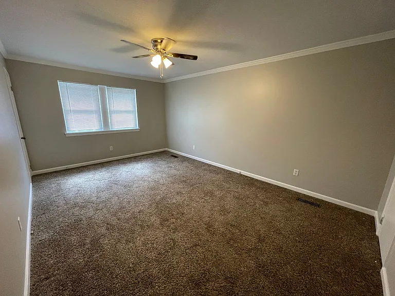 764 Oak Dr E — Photo 6