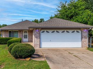 9425 E Sprucewood Dr, Claremore, OK 74019