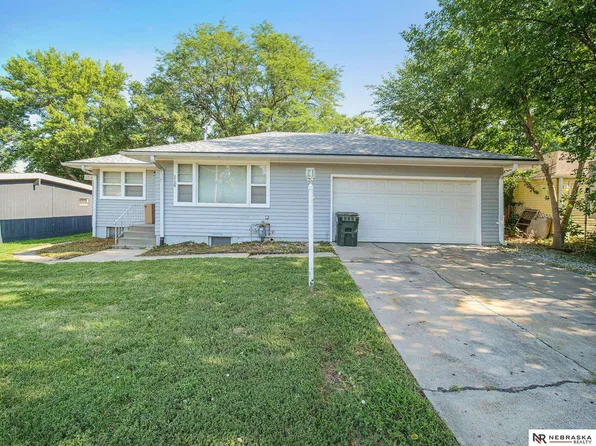5720 Adams St, Lincoln, NE 68507