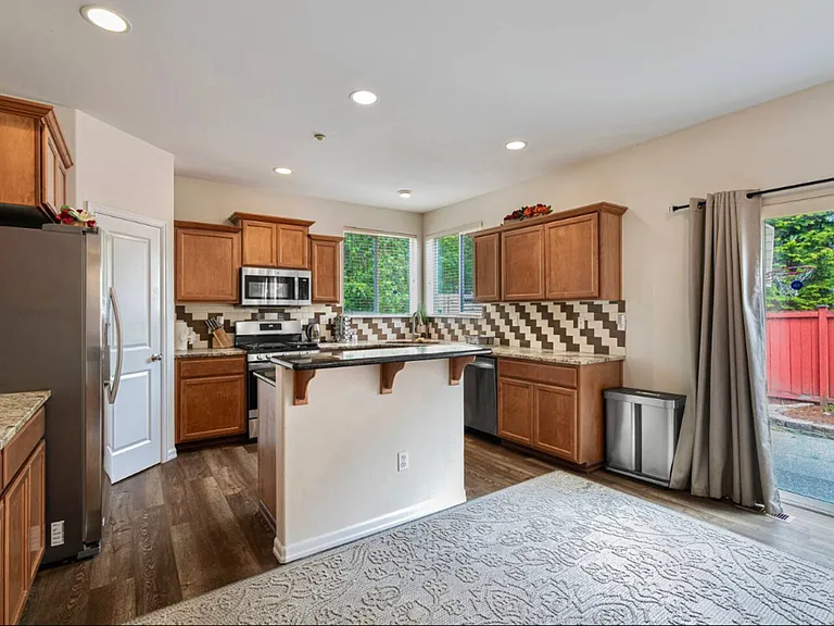Burnett Ct S — Photo 9
