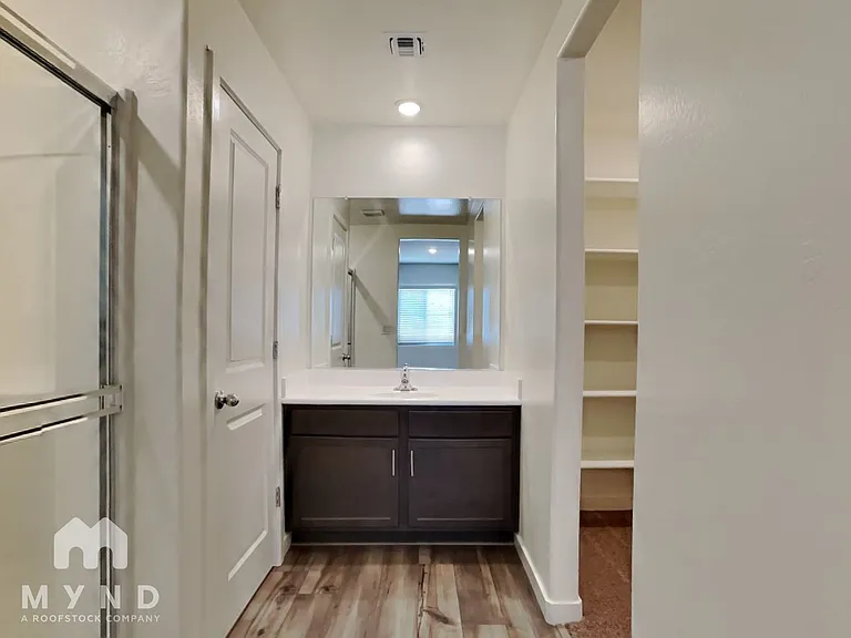 1090 W West Virginia Ave — Photo 11