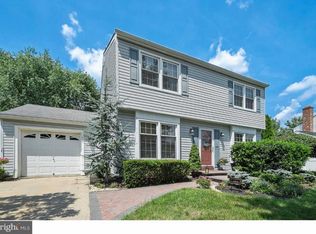 8 Adams Dr, Laurel Springs, NJ 08021