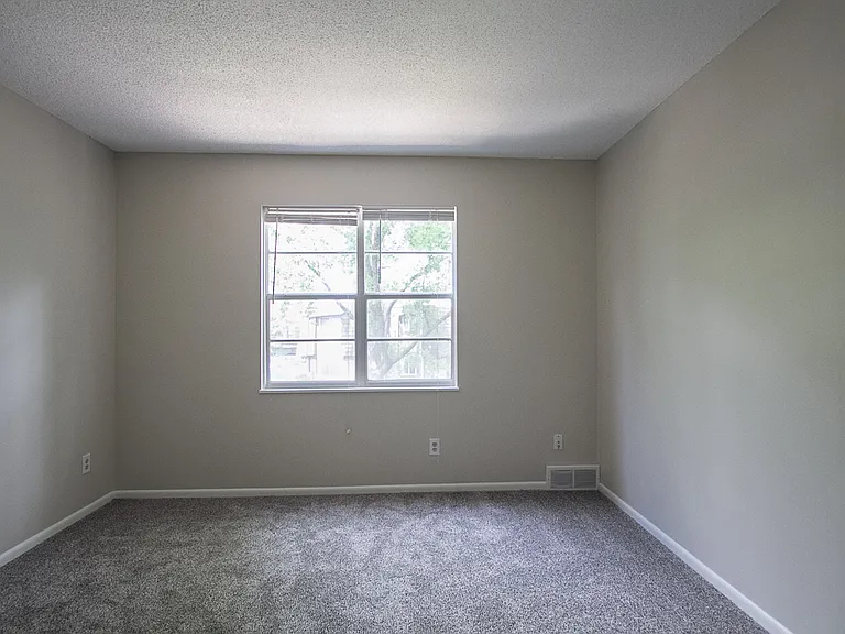 10724 W 88th Ter — Photo 11