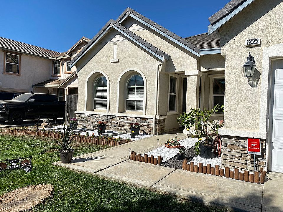 1st image of 1223 Jewelflower St