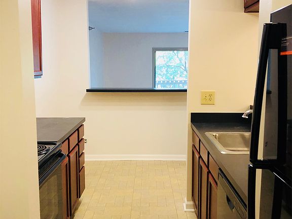 4th image of 125 Glengarry Dr APT 202