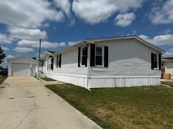 12 Drake Ln, Beecher, IL 60401