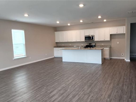 3rd image of 320 Grey Falcon Ave
