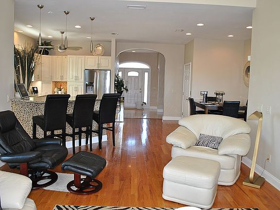 3rd image of 120 Toledo Pl