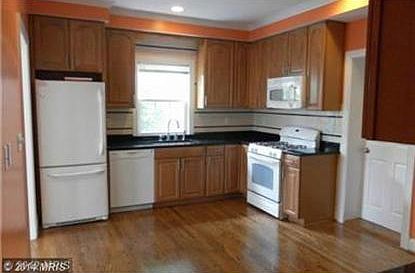 2nd image of 1704 N Quincy St