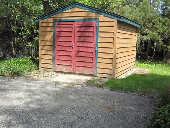 4th image of 25124 W Linden Ln