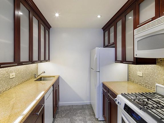4th image of 111 W 67th St APT 31C