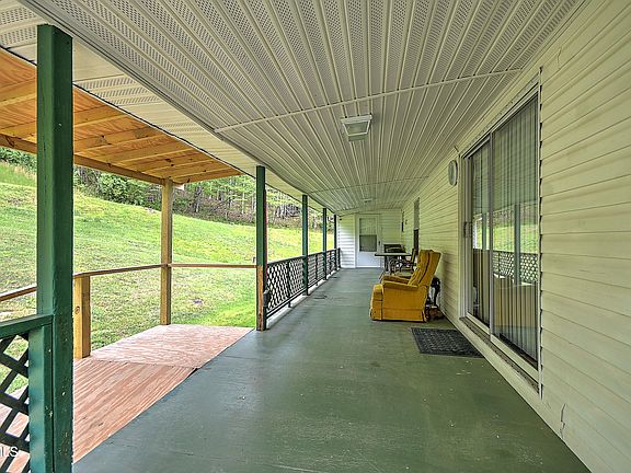 3rd image of 903 Flatwoods Rd