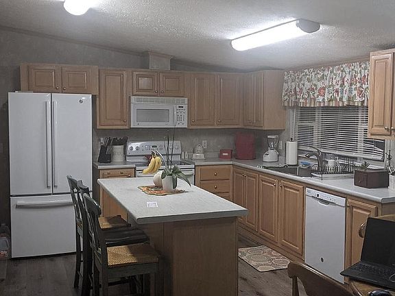 4th image of 406 Pettigrew Dr