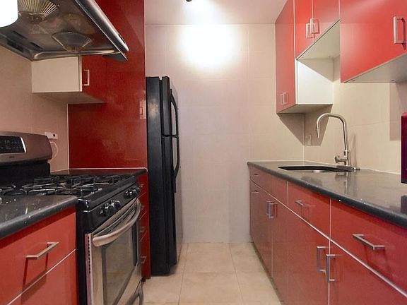 3rd image of 305 Cherry St APT G1