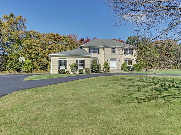 4th image of 16 Argonne Farm Dr
